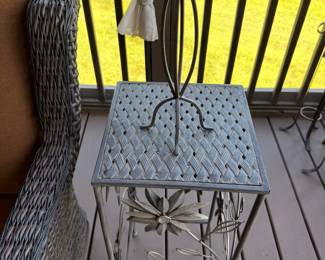 Metal patio side accent table
