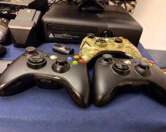 Xbox 360 console and multiple controllers