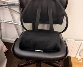 Black rolling office desk chair