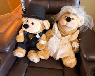 Bride and groom teddy bear pair