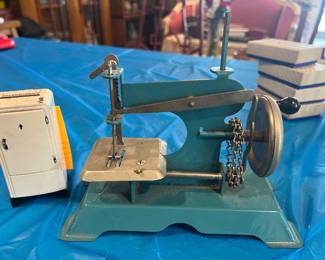 Toy Sewing MAchine