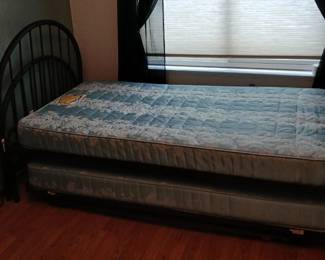 Twin trundle bed