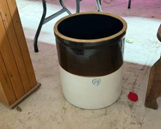 Crock in excellent condition 