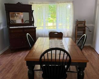 Nice heavy farm table w2 leaves