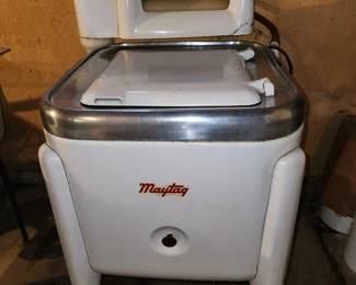 Maytag Model E2L wringer washing machine