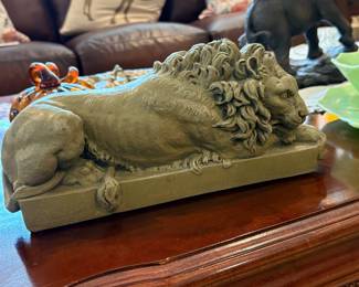 Lion statue 