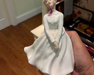 Royal Doulton Mary 1983 HN 2374