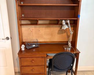 desk/hutch