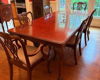 Beautiful dining table -shown with one leaf. There is on additional leaf and protective pads; 6 chairs