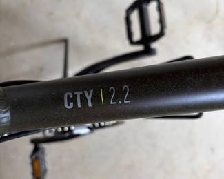 Co-op CTY 2.2 bicycle