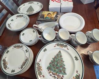 Johnson Brothers "Victorian Christmas" Fine English Tableware Made in Staffordshire, England Complete 10-place setting with serving pieces