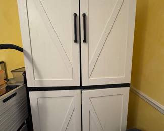 Storage cabinet