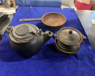 Miniature cast-iron pieces