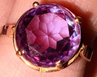 14 karat gold and amethyst ring