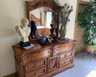 King bedroom set oak (mattress and box not included)