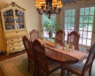 kitchen/dining table plus 6 chairs - great condition - $350