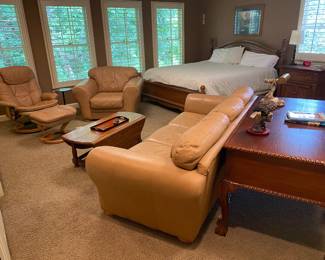 genuine leather living room set (very nice condition)