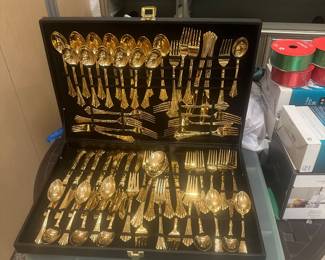 Flatware set in gold