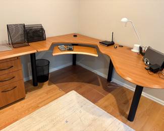 Corner desk