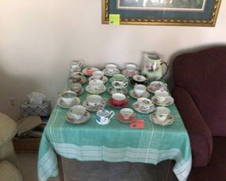 Numerous Vintage TeacCups!