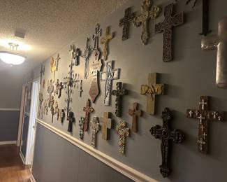 Many beautiful crosses!