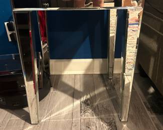 Beautiful mirrored accent table.