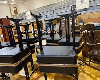 So many desks!