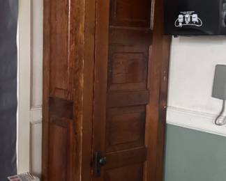 Slender, tall cabinet 
