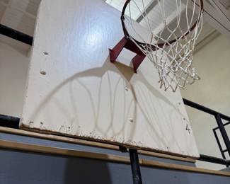 Basketball hoop