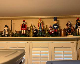 Many nutcrackers!