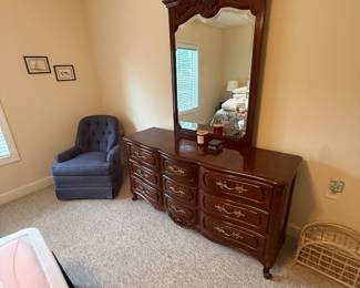 Dresser very nice