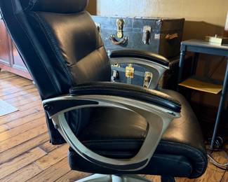 XL office chair by La-Z-Boy