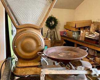 ANTIQUE SCALE