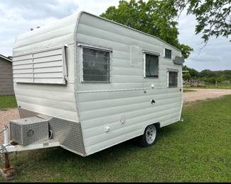 1967 VINTAGE SHASTA  CAMPER-3 NEW TIRES, A/C WORKS, NO LEAKS, ALL ORIGINAL GLASS IN WINDOWS AND ORIGINAL SCREEN DOOR
