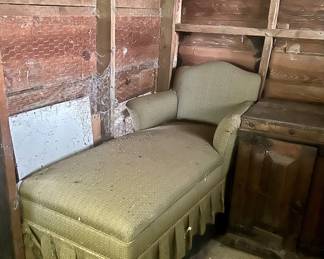VINTAGE FAINTING COUCH