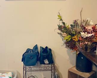 FLORAL PICKS, SIGNS