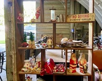 WOODEN SHELVES & VINTAGE CHRISTMAS