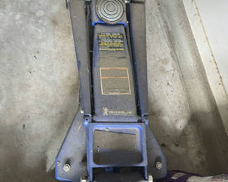Lot 201: Michelin 3-1/2 Ton Hydraulic Floor Jack