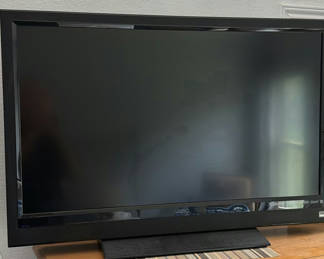 Lot 40: Vizio E320VO 32-Inch HDTV, DVD/VHS plater, fan