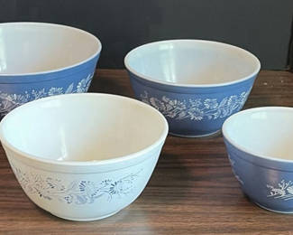 Lot 18: Set of Four Floral Mixing Bowls