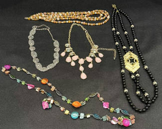 Lot 606: Assorted Fashion Necklaces