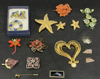 Lot 602: Assorted Vintage Costume Jewelry Brooches and Pins