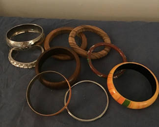 Lot 267: Assorted bracelets and bangles