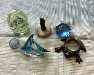 Lot 188: Assorted glass art figurines and trinkets