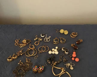 Lot 277: A collection of Vintage earrings with screw backs