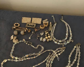 Lot 274: Assorted crystal jewelry