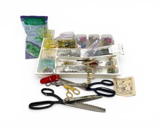 157 VintageSewingNotionsToolsLotPinkingShearsPinsBirdClamp
