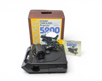 138 KodakCarousel5200SlideProjectorwEktanarZoomLensBox