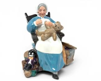 189 RoyalDoultonNannyHN2221Figurine
