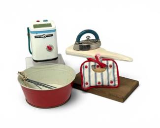 179 VintageLaundryDayMiniaturesWasherIronTubIroningBoard